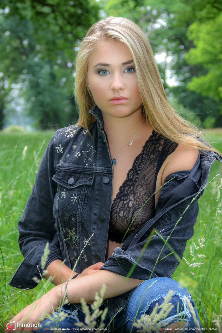 Photoshoot Gaby In Grass Floral Bra And Denim Jacket