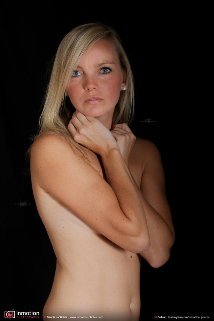 Potrait Loesje Covered Nude Photo Shoot