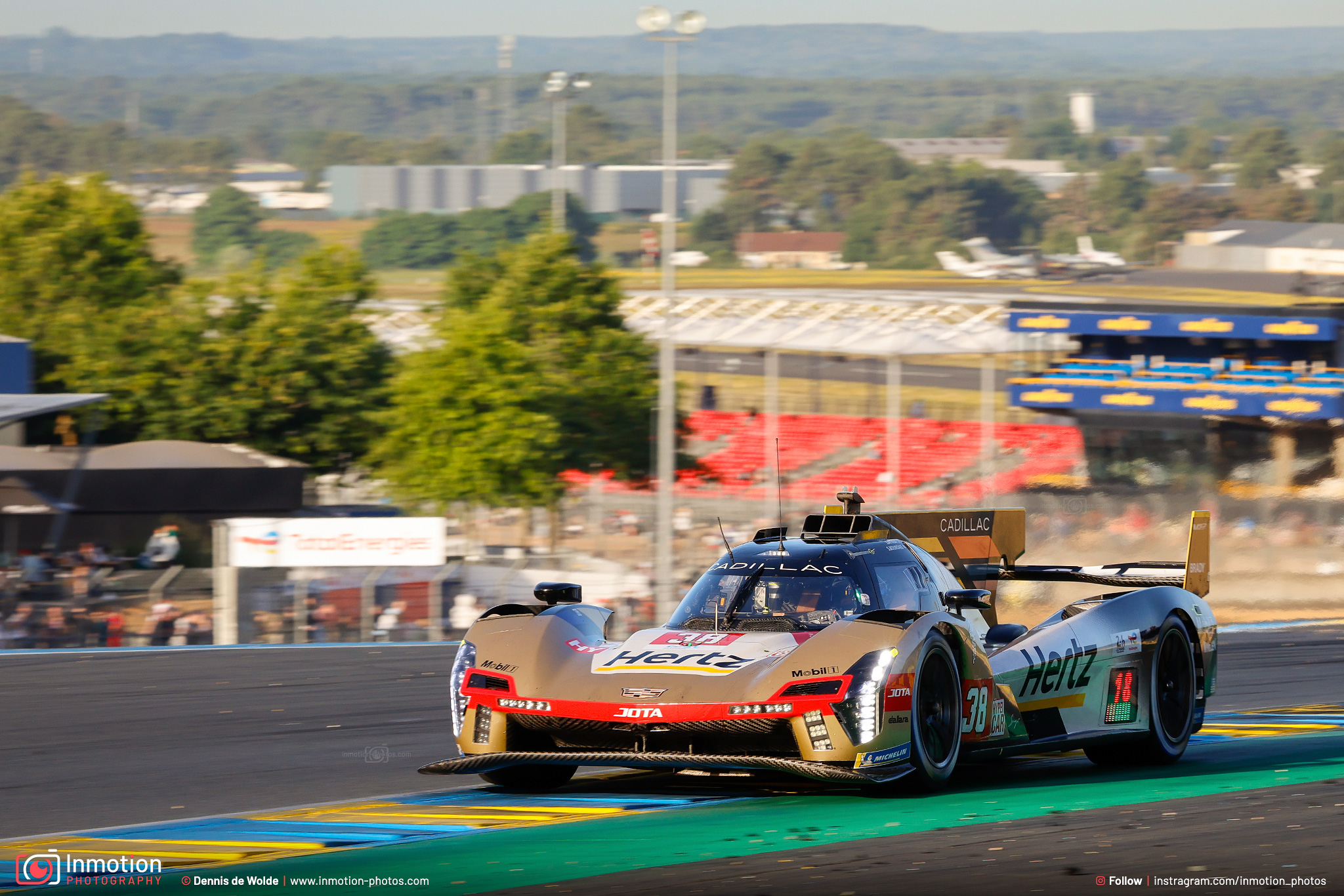 Cadillac Hertz Team Jota Hypercar Panning Sunrise Dunlop Bridge Lemans